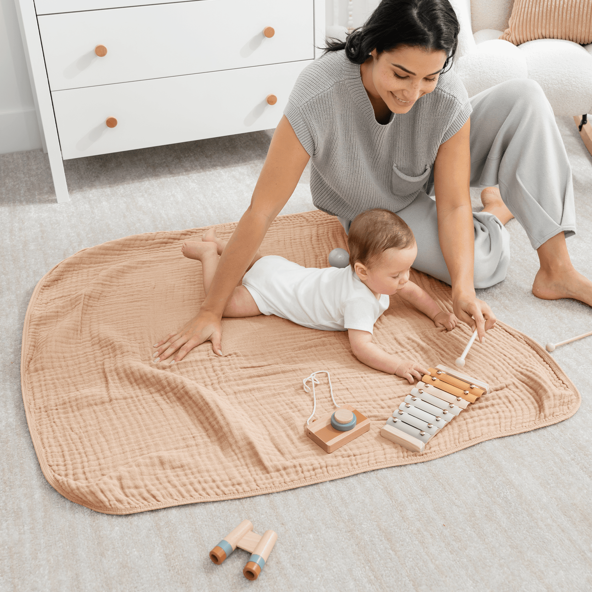 Comfy Cubs Baby Muslin Blanket, Swaddle for Newborns, Large 40” x 40”, 6-Layer (Cream, Baby)