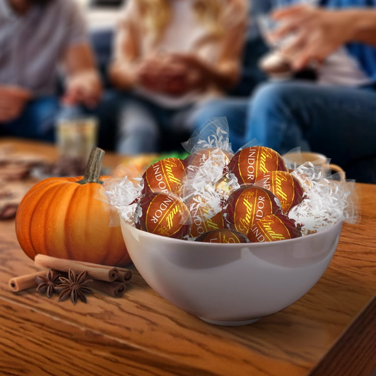 Lindt LINDOR Fall Pumpkin Spice Milk Chocolate Candy Truffles, 5.1