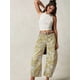 thumbnail image 4 of Vaqueros Rectos, Holgados, Informales, de Tiro Medio y Pierna para Mujer, Estilo Boyfriend Y2K, Pantalones Cortos de Mezclilla Flores Amarillas M, 4 of 6