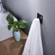 thumbnail image 3 of Ganchos adhesivos - Paquete de 4 ganchos para toallas/abrigos, ganchos de pared para pegar en el baño o la cocina (negro mate, acero inoxidable), 3 of 5