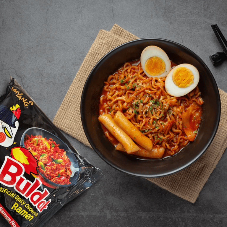 Samyang Buldak Ramen Spicy Chicken Flavor Stir-Fried Noodles with Chewy  Texture and Flavorful Flakes, Cholesterol Free, Great for Camping Picnics  Midnight Snacks 5ct each Pack of 5 (Total of 25 Count) 