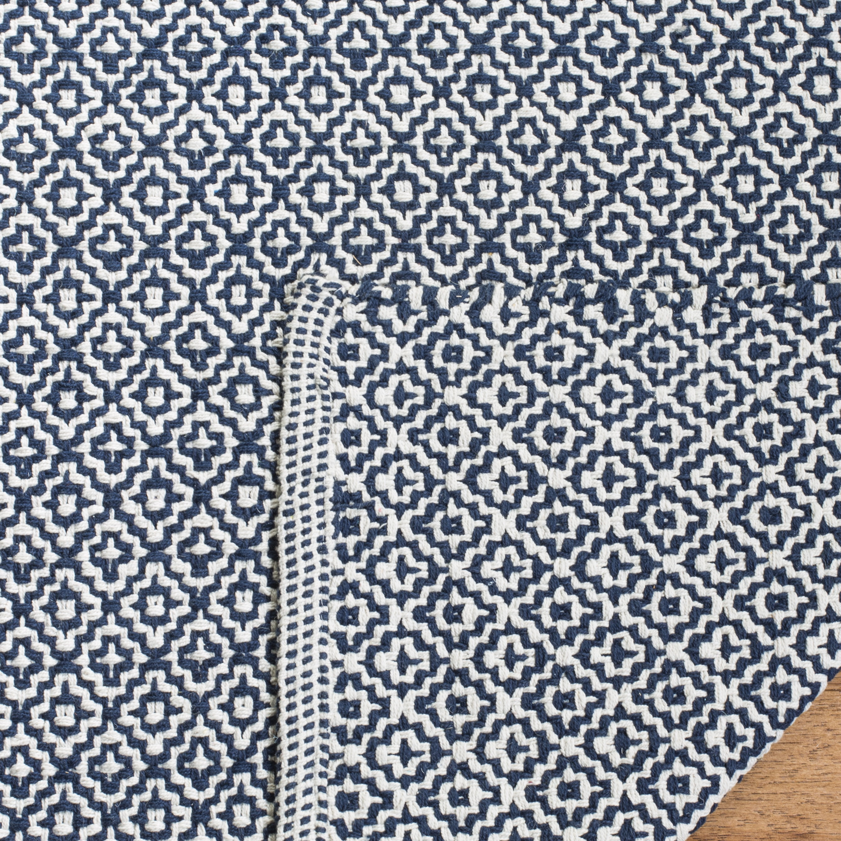 SAFAVIEH Montauk Audra Geometric Cotton Runner Rug, Ivory/Navy, 2'3" x 11'7"