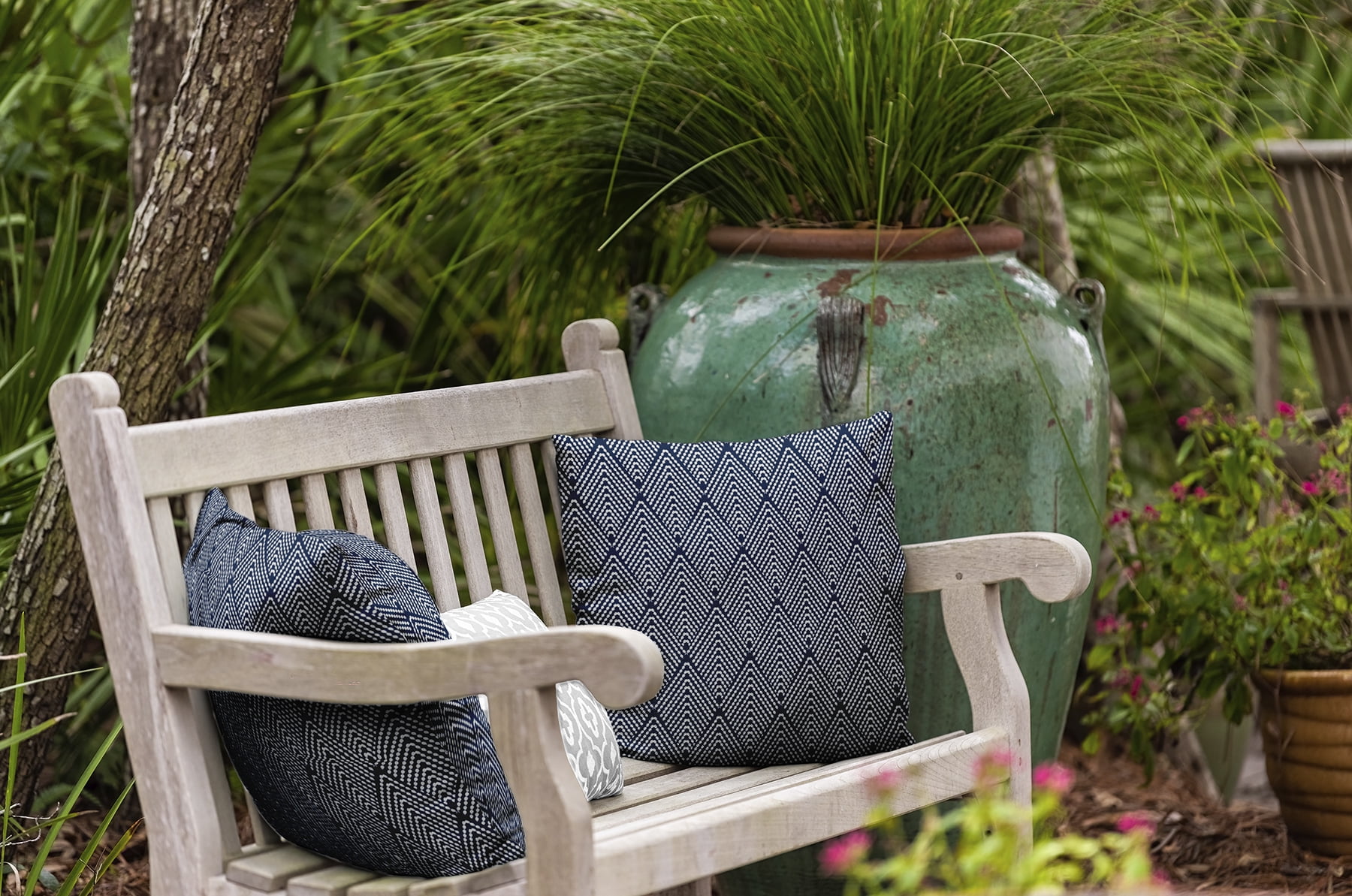 18" x 18" Simply Daisy Lifeflor Polyester Indoor/Outdoor Pillow, Blue Qty 1