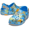 thumbnail image 3 of Crocs All Terrain Zuecos para Niños con Correa Ajustable en el Talón, 3 of 7