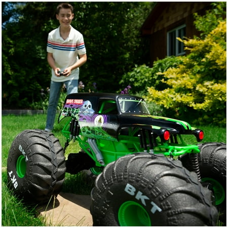 Monster Jam, Official Mega Grave Digger All-Terrain Remote Control Monster Truck with Lights, 1: 6 Scale, Kids Toys for Boys