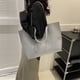 thumbnail image 4 of Bolso de mano para mujer, Bolso de hombro de cuero PU, Bolso de mano elegante, Bolso grandes (gris), 4 of 8