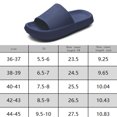 thumbnail image 2 of Pantuflas tipo almohada para hombre y mujer, sandalias de ducha de EVA con suela gruesa (azul 44/45), 2 of 6