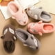 thumbnail image 4 of Minnieouse Zapatillas de felpa Otoño Invierno suela gruesa cálido lindo dibujos animados encantador casa dormitorio pareja zapatos para mujer hombre Accesorios de calzado Gris oscuro Minnieouse AP013043-05, 4 of 6