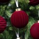thumbnail image 1 of Adornos navideños flocados | Bolas de árbol de Navidad con textura de terciopelo | Paquete de 12 adornos navideños de 6 cm para el hogar, la chimenea y la decoración de fiestas., 1 of 8