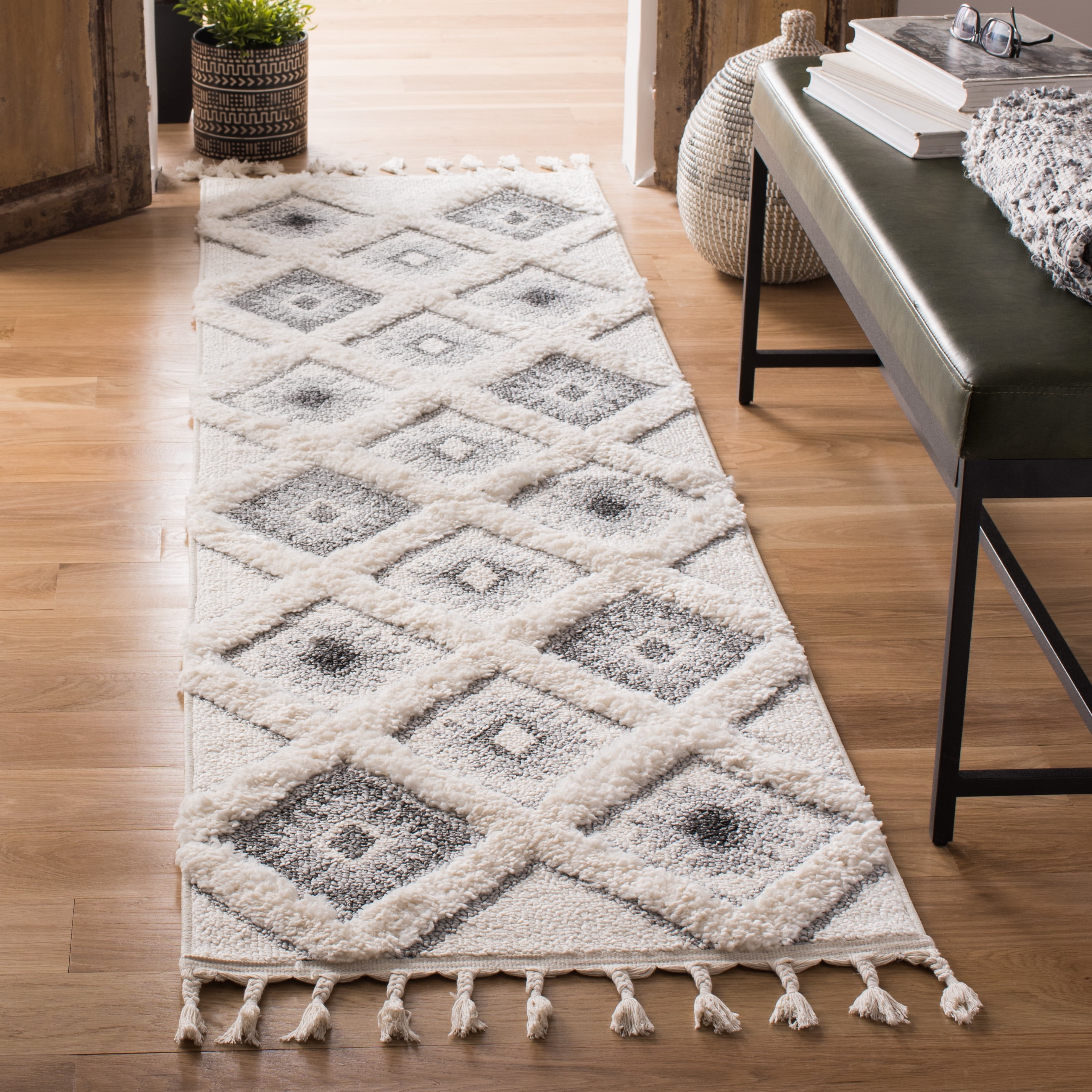 SAFAVIEH Moroccan Tassel Shag Elsie Moroccan Geometric Runner Rug, Ivory/Grey, 2'3" x 8'