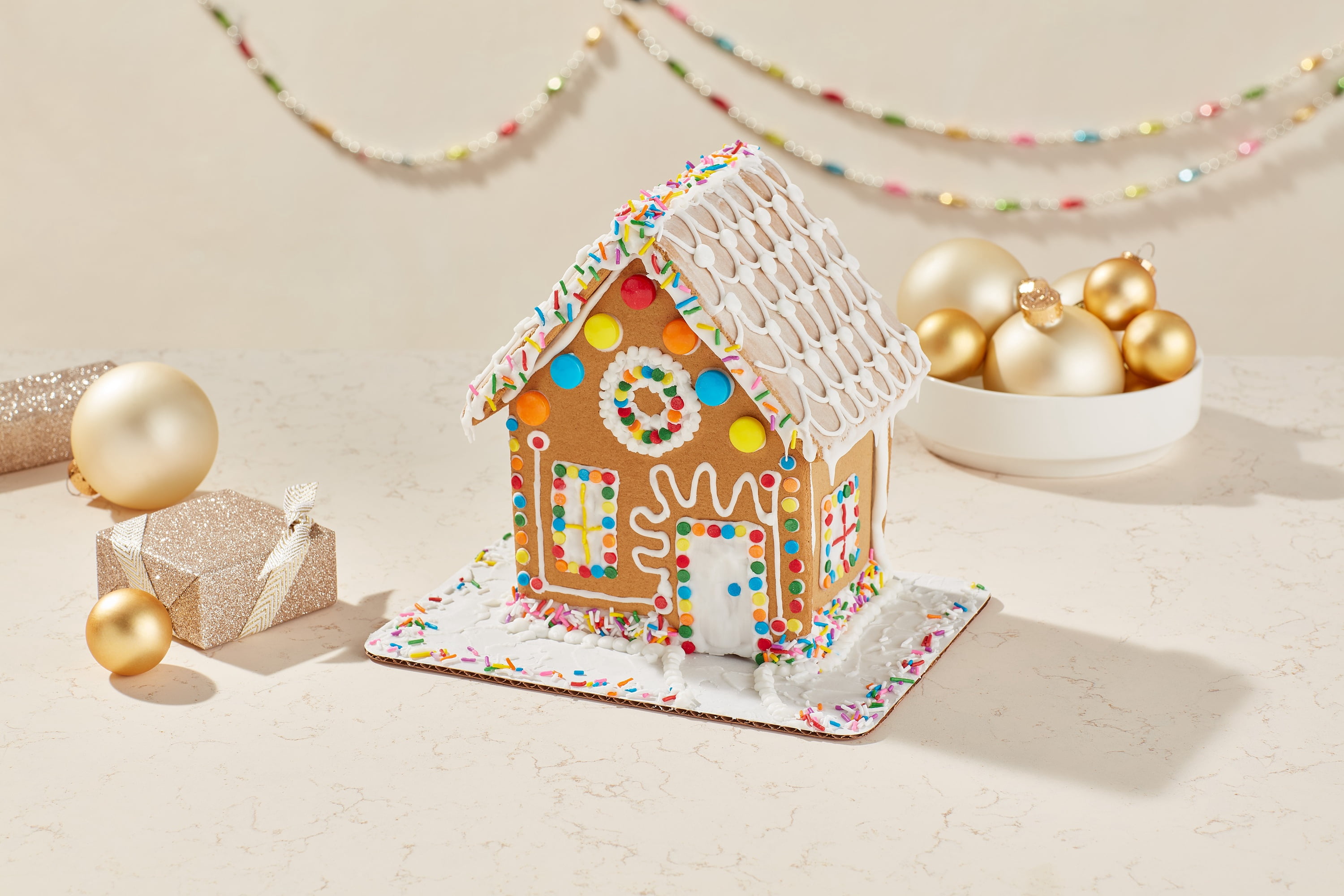 (6 pack) Wilton Christmas Gingerbread Townhouse Kit Ginger-Flavored Shelf-Stable Pre-Baked 28.2 oz 1 Kit