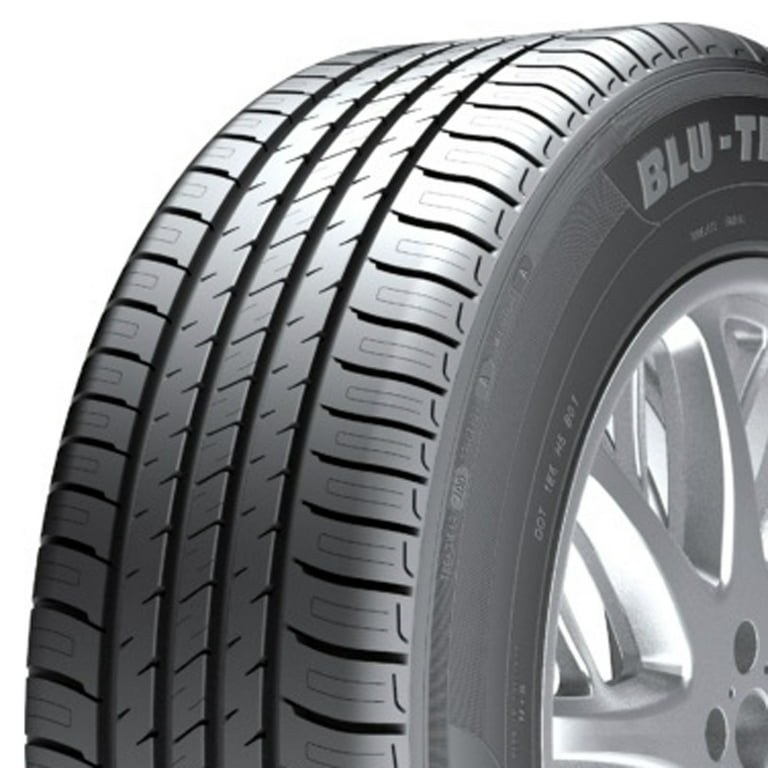 Armstrong Blu-Trac PC Tire Fits: Honda Accord, Ford Fusion Armstrong Blu-Trac PC Tire Fits: Honda Accord, Ford Fusion
