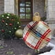 thumbnail image 3 of Bola inflable de Navidad para exteriores, 1 pieza, PVC, bola inflable gigante de Navidad, decoración navideña para jardín, césped, 3 of 5