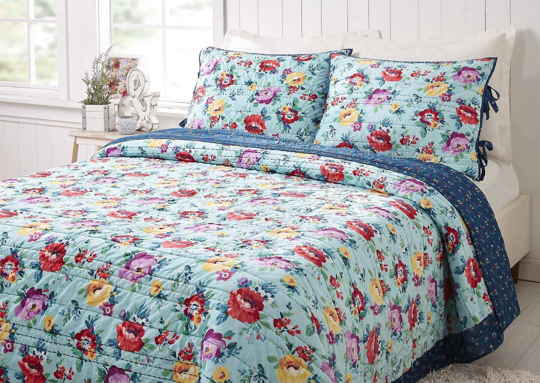 The Pioneer Woman Sweet Romance Blossoms Poly Velvet Full/Queen Quilt