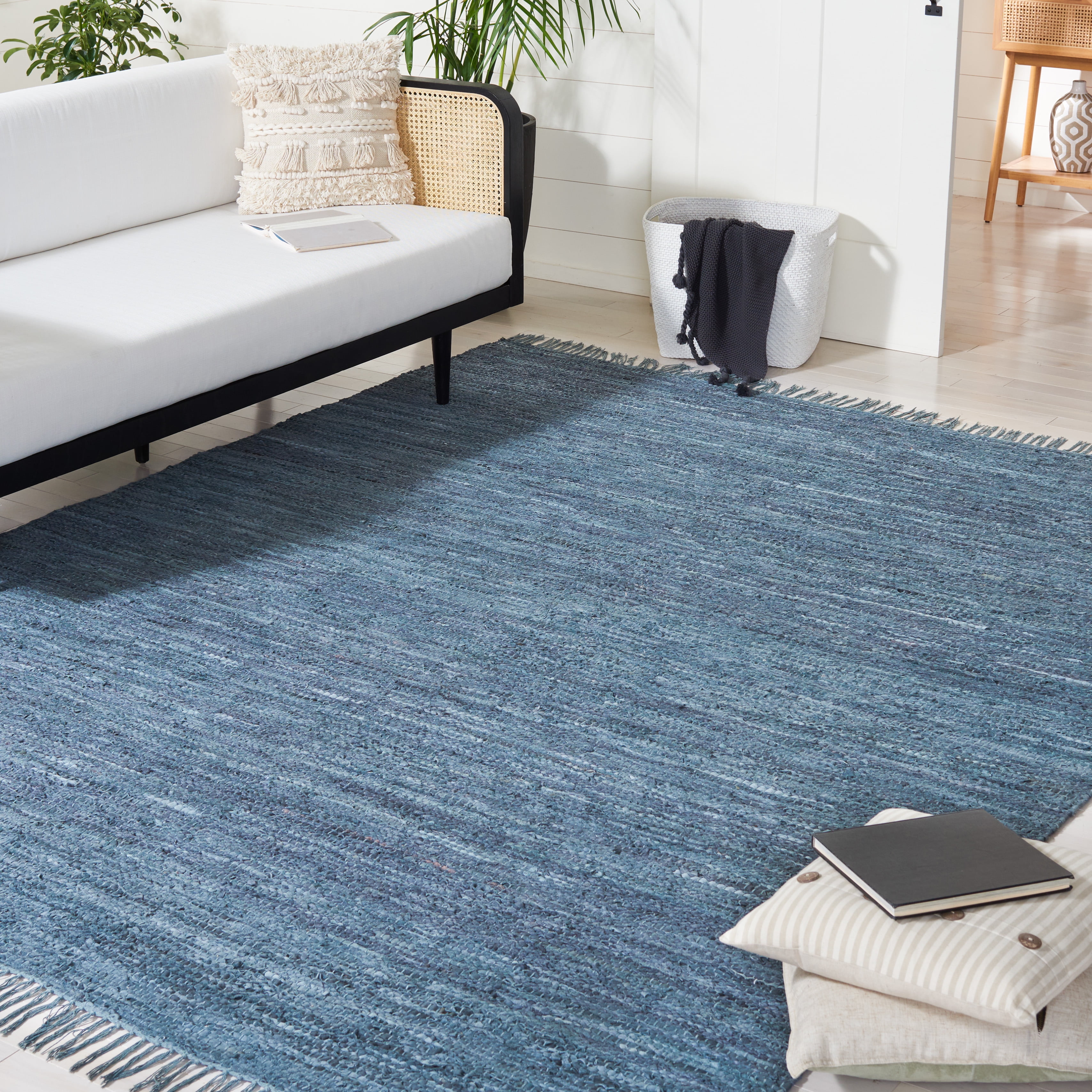 SAFAVIEH Vintage Leather Christal Solid Area Rug, Blue/Grey, 8' x 10'