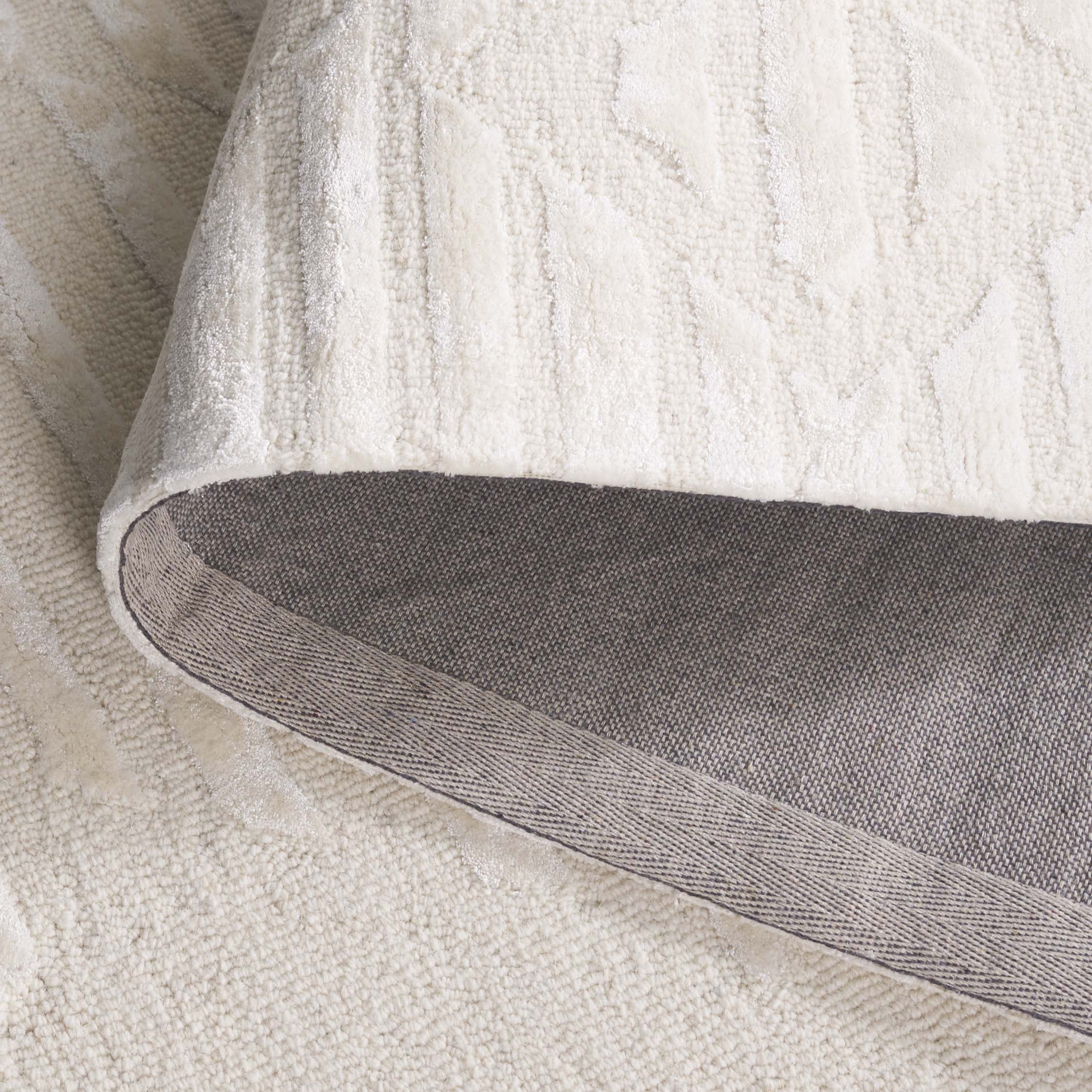 SAFAVIEH Soho Stewart Geometric Area Rug, Ivory, 5' x 8'