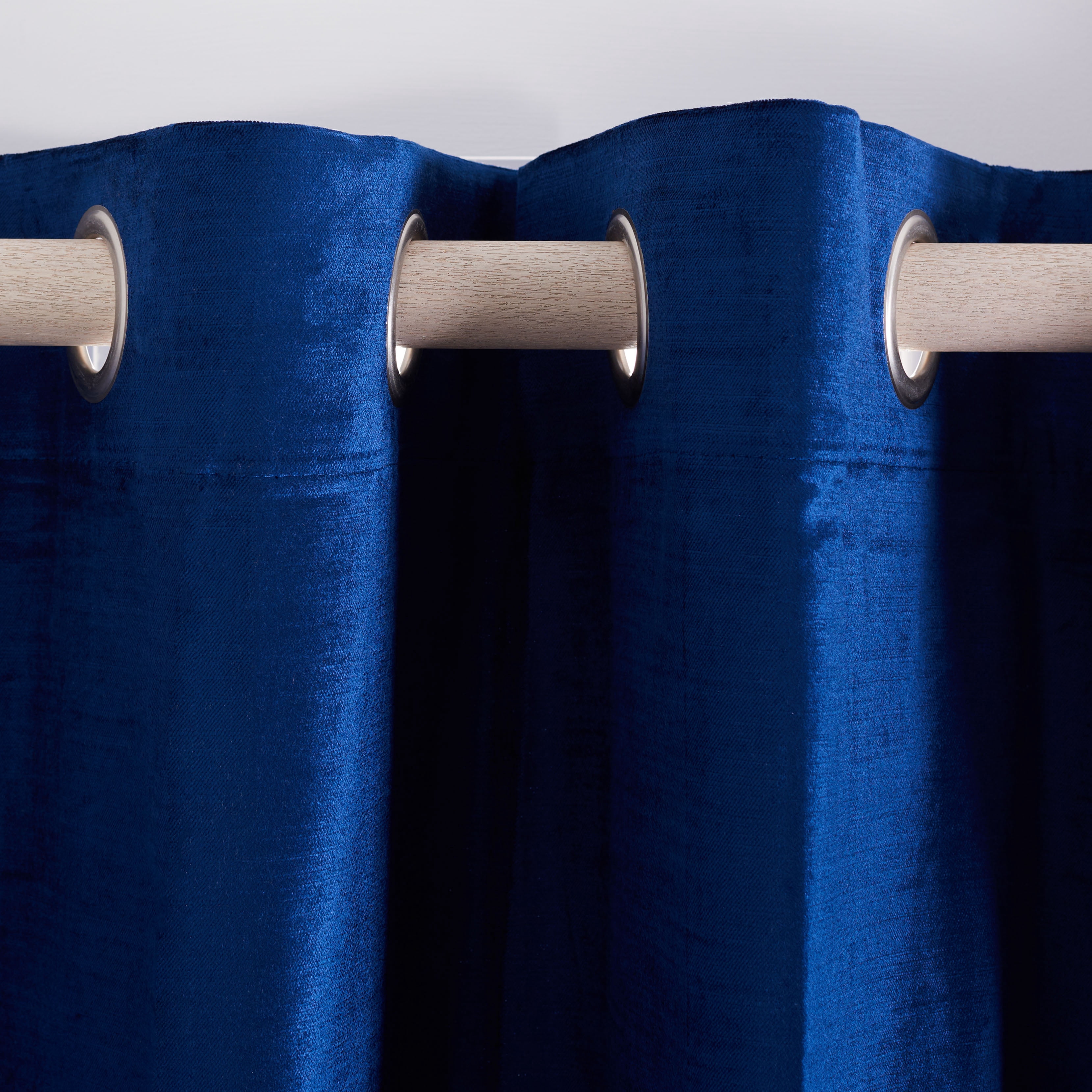 SAFAVIEH Creslia Contemporary Navy Solid Grommet Blackout Curtains, 52" x 96"