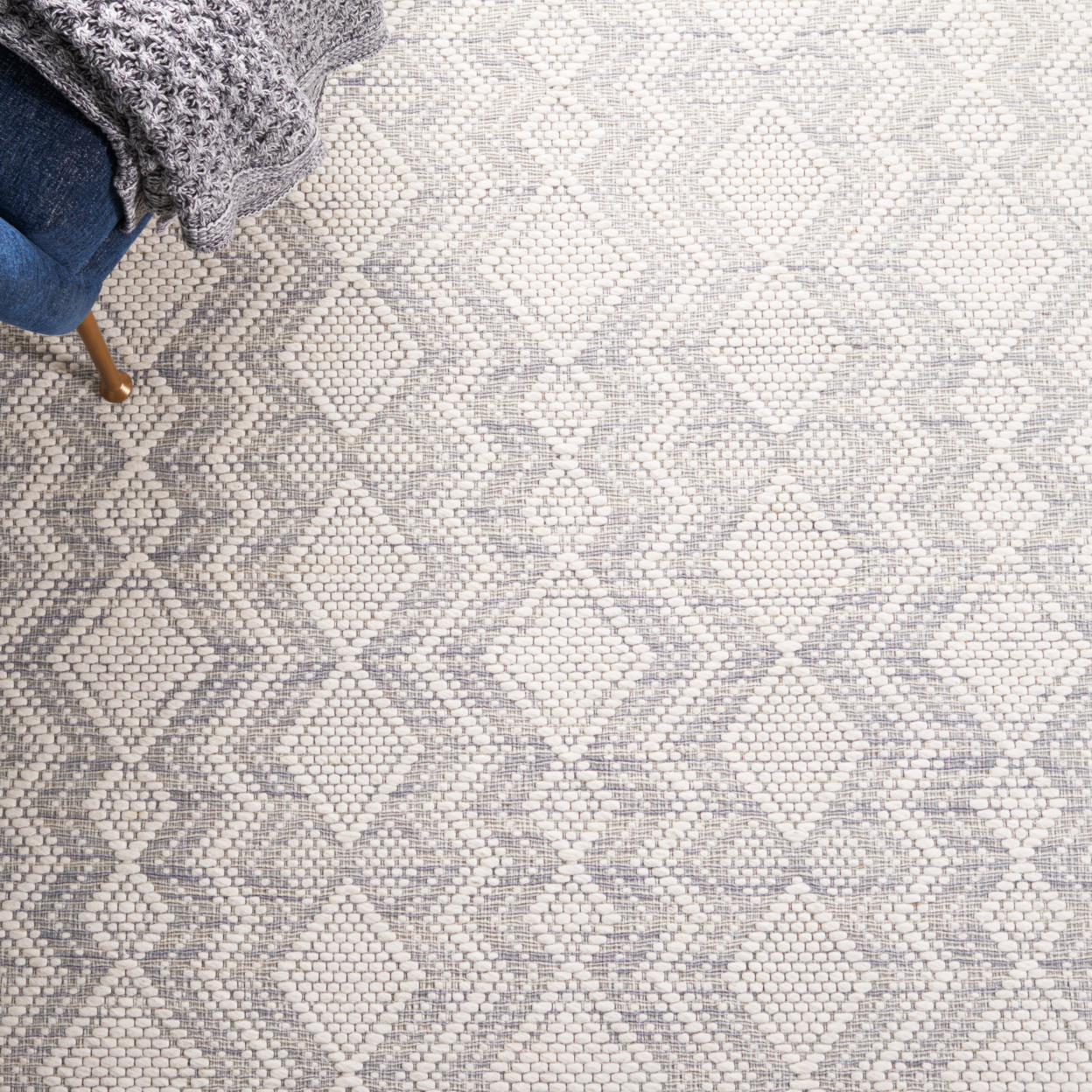 SAFAVIEH Marbella Britton Bordered Area Rug, Ivory/Grey, 3' x 5'