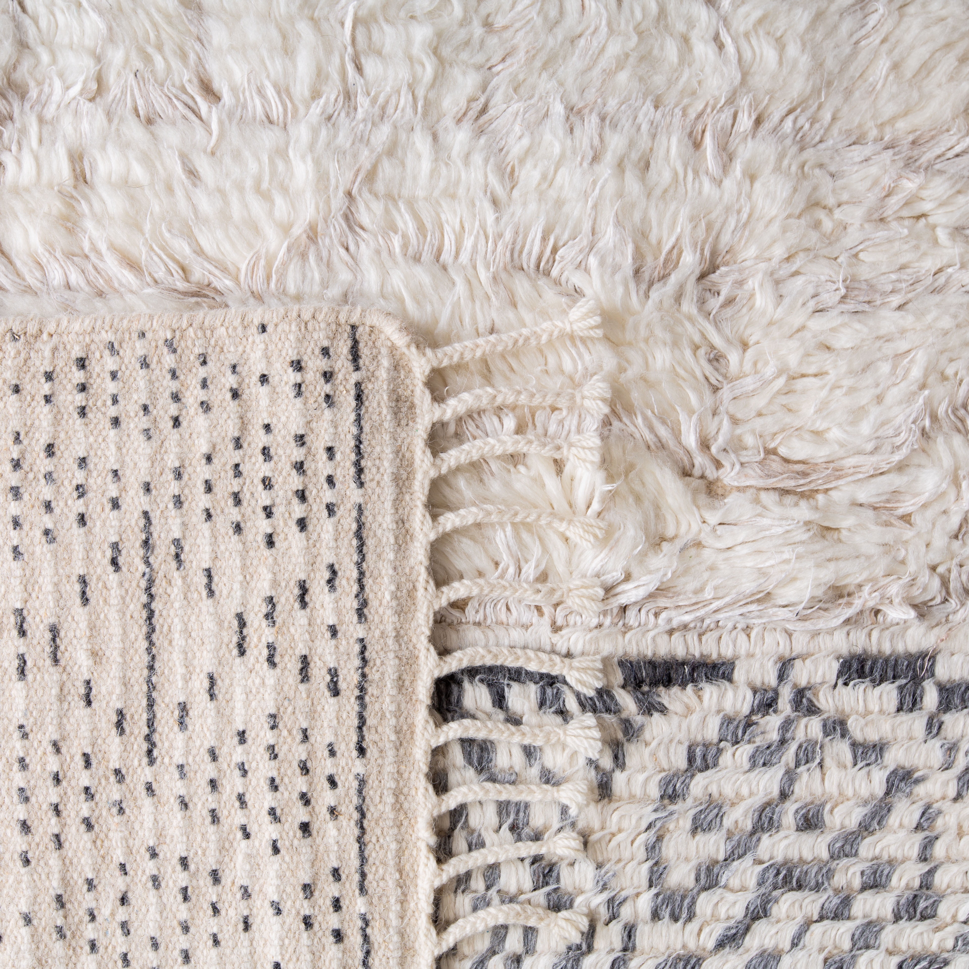 Safavieh Manhattan Earnestine Southwestern Area Rug, Ivory/Gray, 5' x 8'