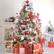 thumbnail image 4 of xihome Arreglo floral navideño de ginkgo con bayas de plstico, flores artificiales, caja de regalo, decoracin para centro de mesa navideño y escena de fiesta., 4 of 7
