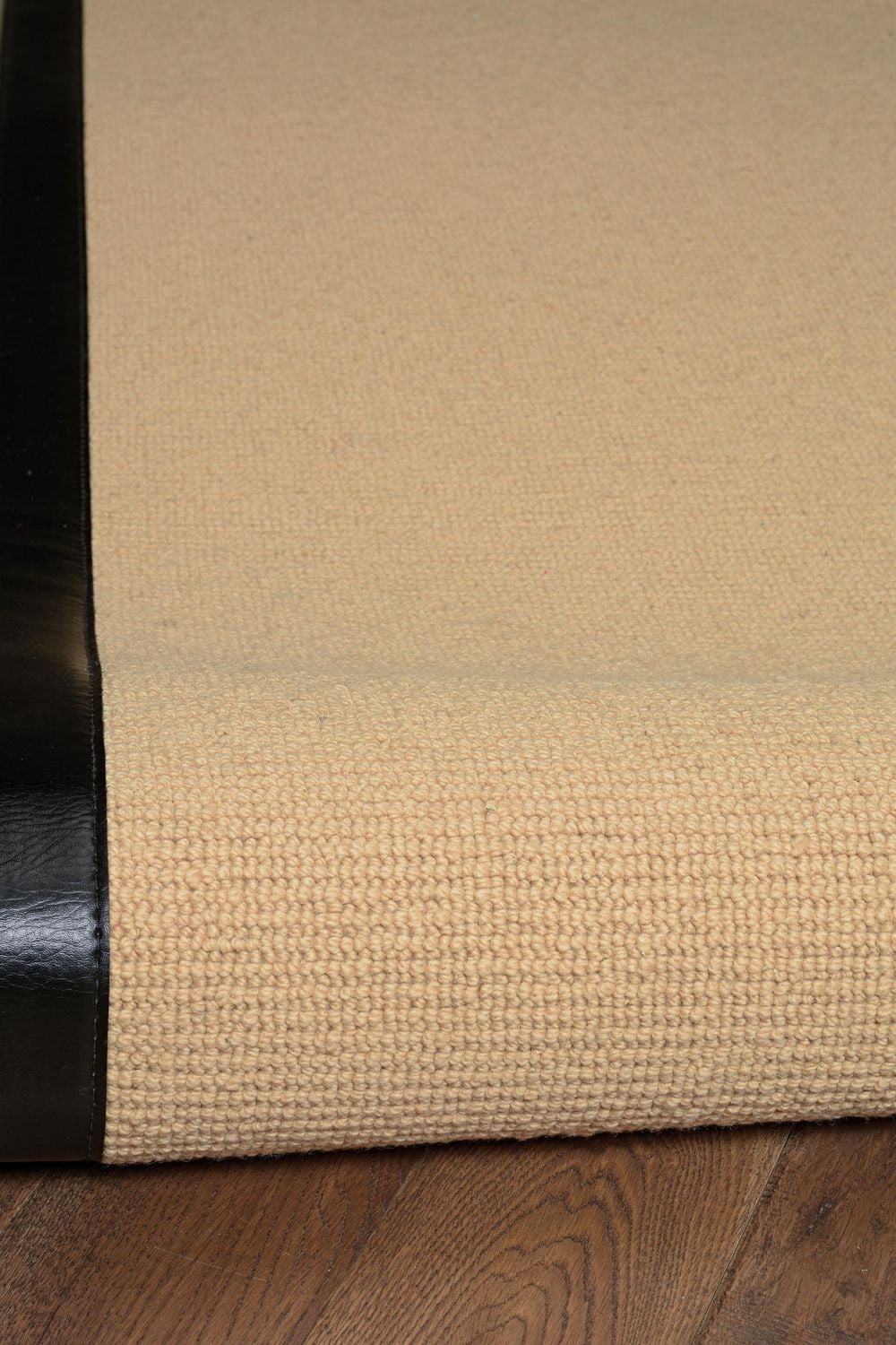 Tapis Athena sisal et PU noir 9 pi 10 po x 13 pi