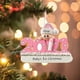 thumbnail image 2 of 2 EmbalarDIY decoraciones de muñecas de Navidad colgante cartel, árbol de Navidad fiesta producto familiar personalizado decoraciones familiares regalo para amigos familia (2021 rosa), 2 of 5