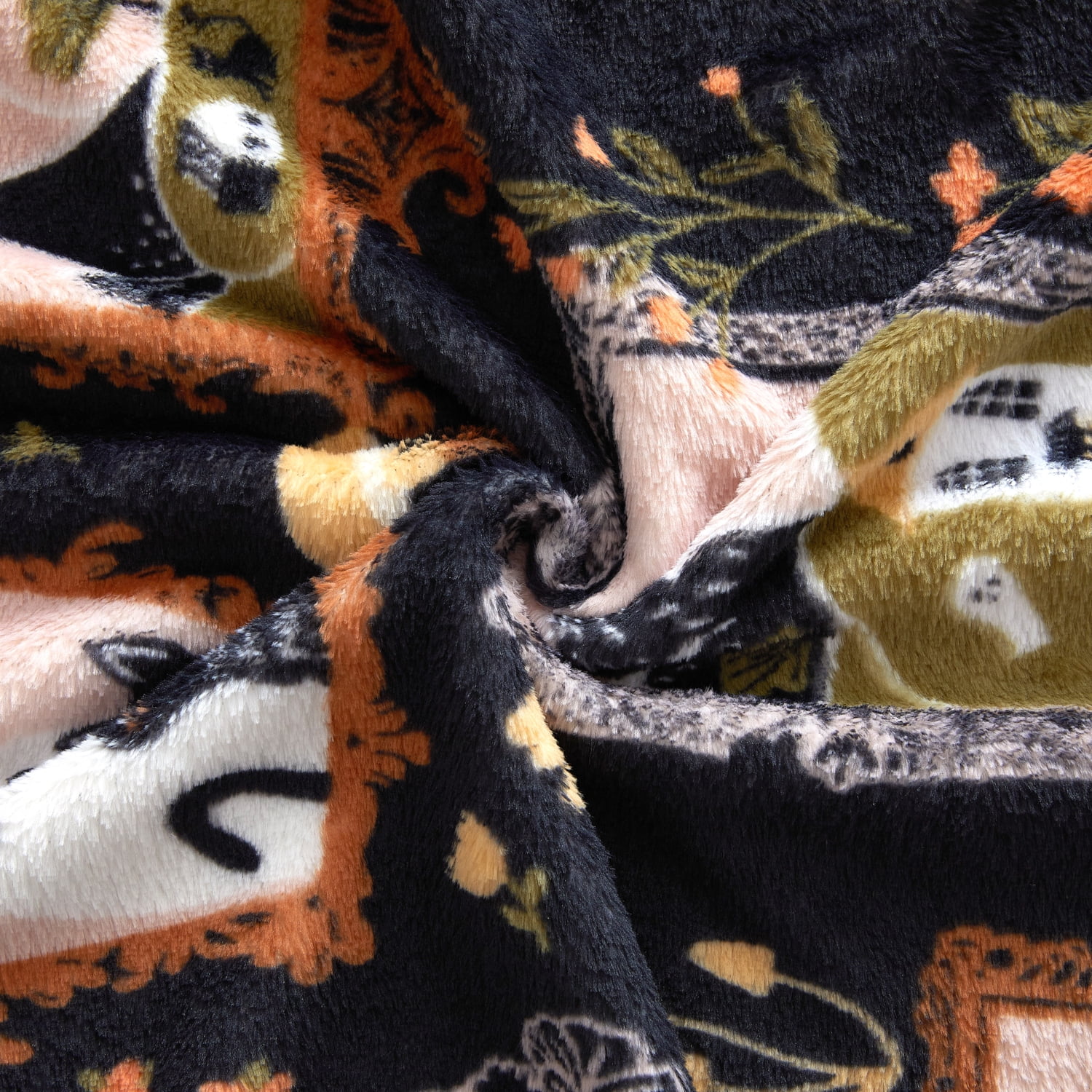 Way To Celebrate Halloween Ghosts Plush Oversized Couch Throw Blanket, Black, 50 x 72 in