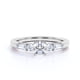 thumbnail image 4 of JeenMata Anillo de Compromiso Art Déco de 1 Quilate, Redondo y Cónico, con Moissanita de 5 Piedras y Oro Blanco de 18 K sobre Plata, 4 of 6