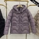 thumbnail image 4 of Chaquetas acolchadas de algodón con capucha, gruesas y cálidas de invierno para mujer, abrigos de diseño corto y parkas informales, 4 of 5