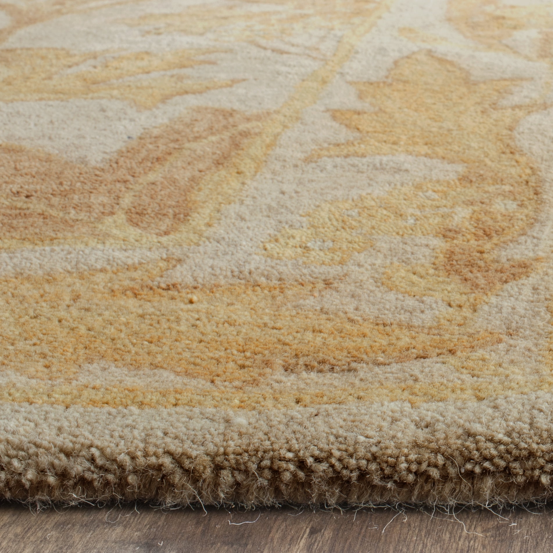 SAFAVIEH Antiquity Rachelle Floral Wool Area Rug, Beige/Gold, 6' x 6' Square