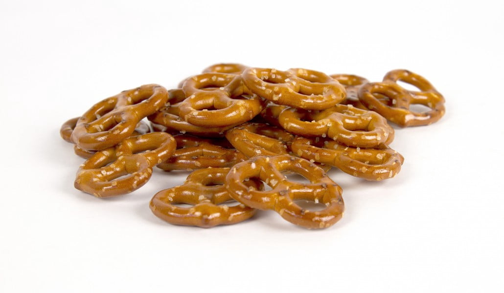 Snyder's of Hanover Mini Pretzel Twists, 32 Oz. Canister