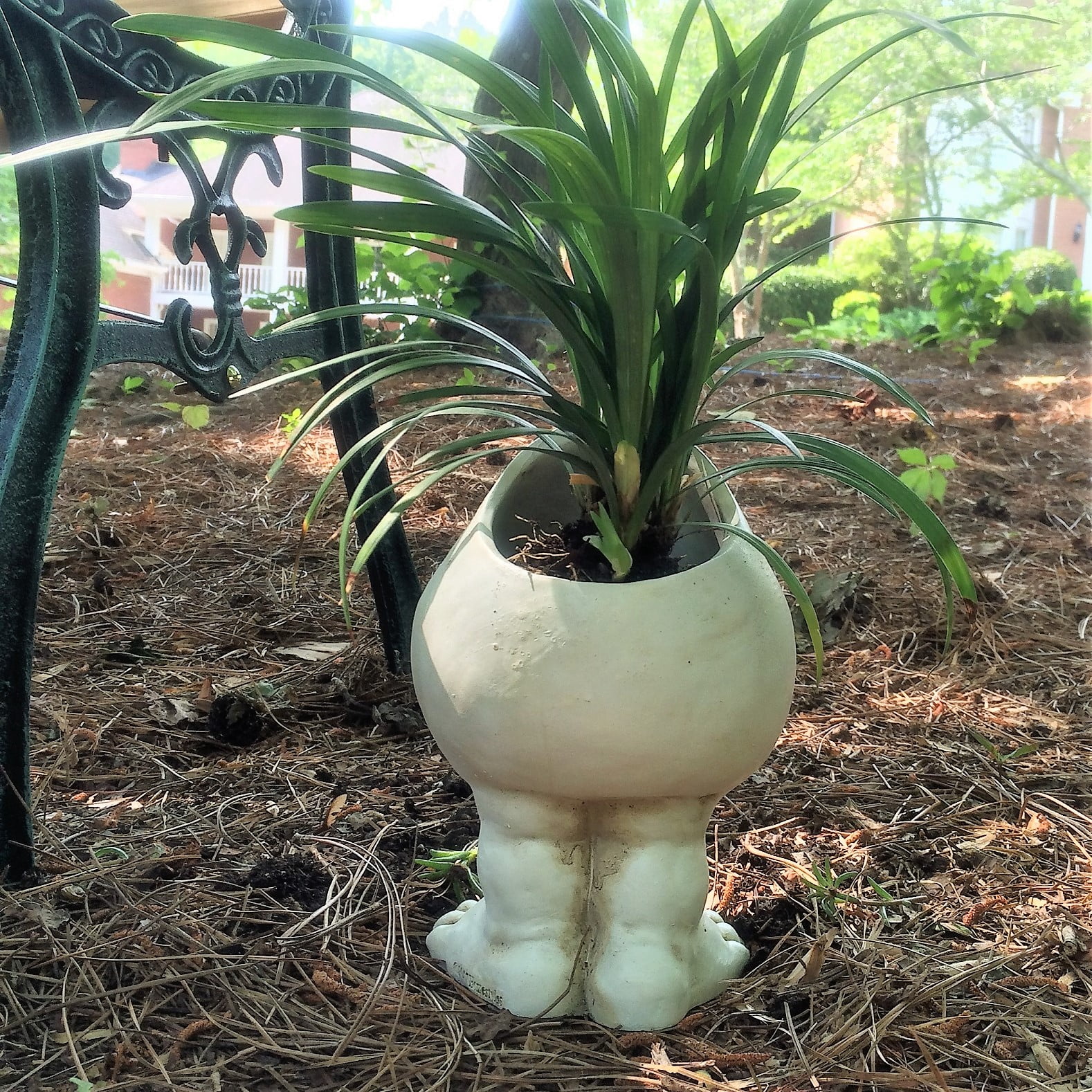 Homestyles Antique White Crying Brother the Muggly Face Humorous Statue Planter Pot