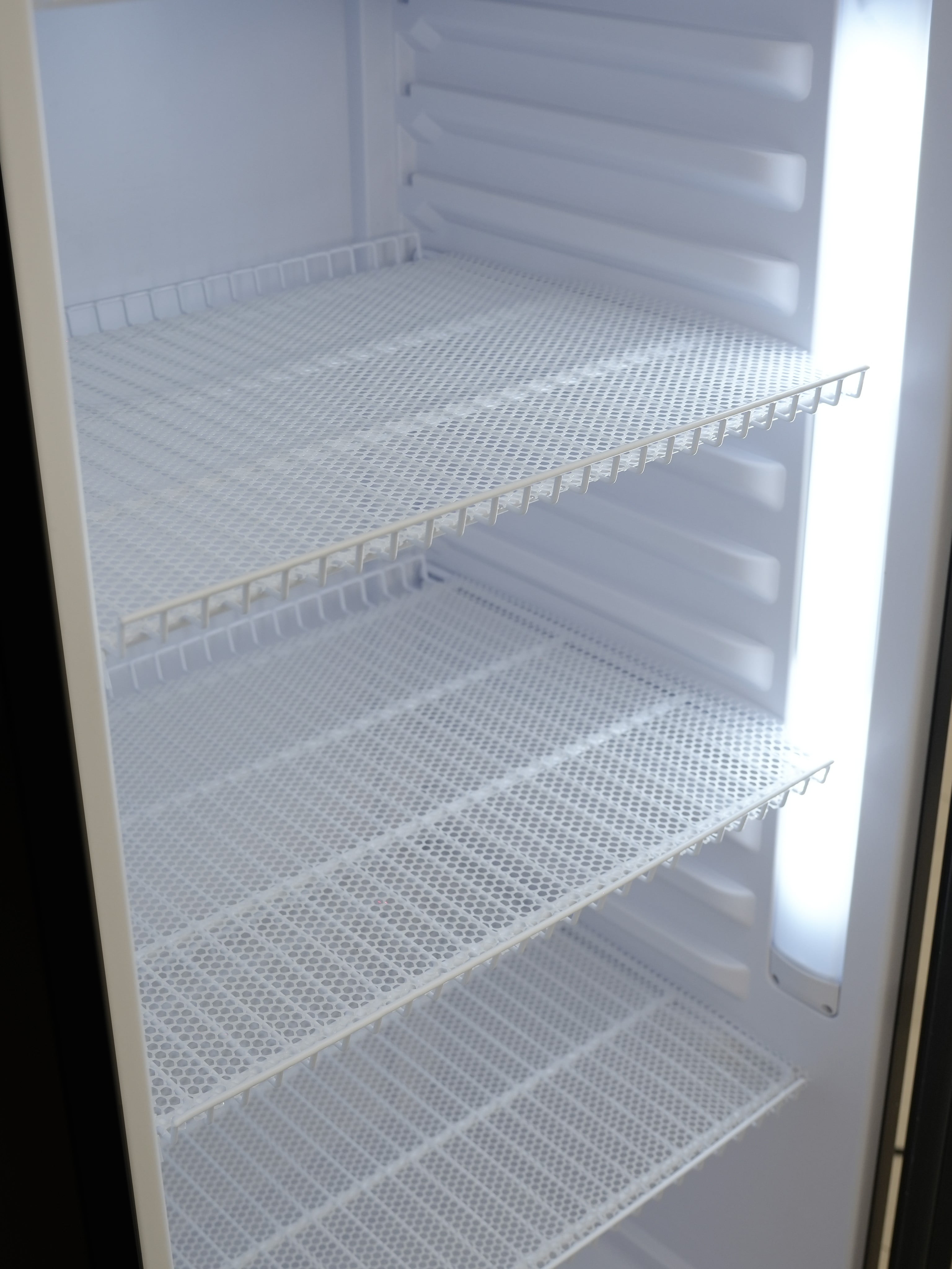 24 in. One-Door Merchandiser Refrigerator - 12 Cu Ft. MDR-1GD-12C.