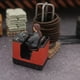 thumbnail image 5 of Escala 1:64, taller de reparación en miniatura de resina, diseño de escena, modelo para niños, conjunto de juegos, adornos, decoración Coche 2 Azul, 5 of 8