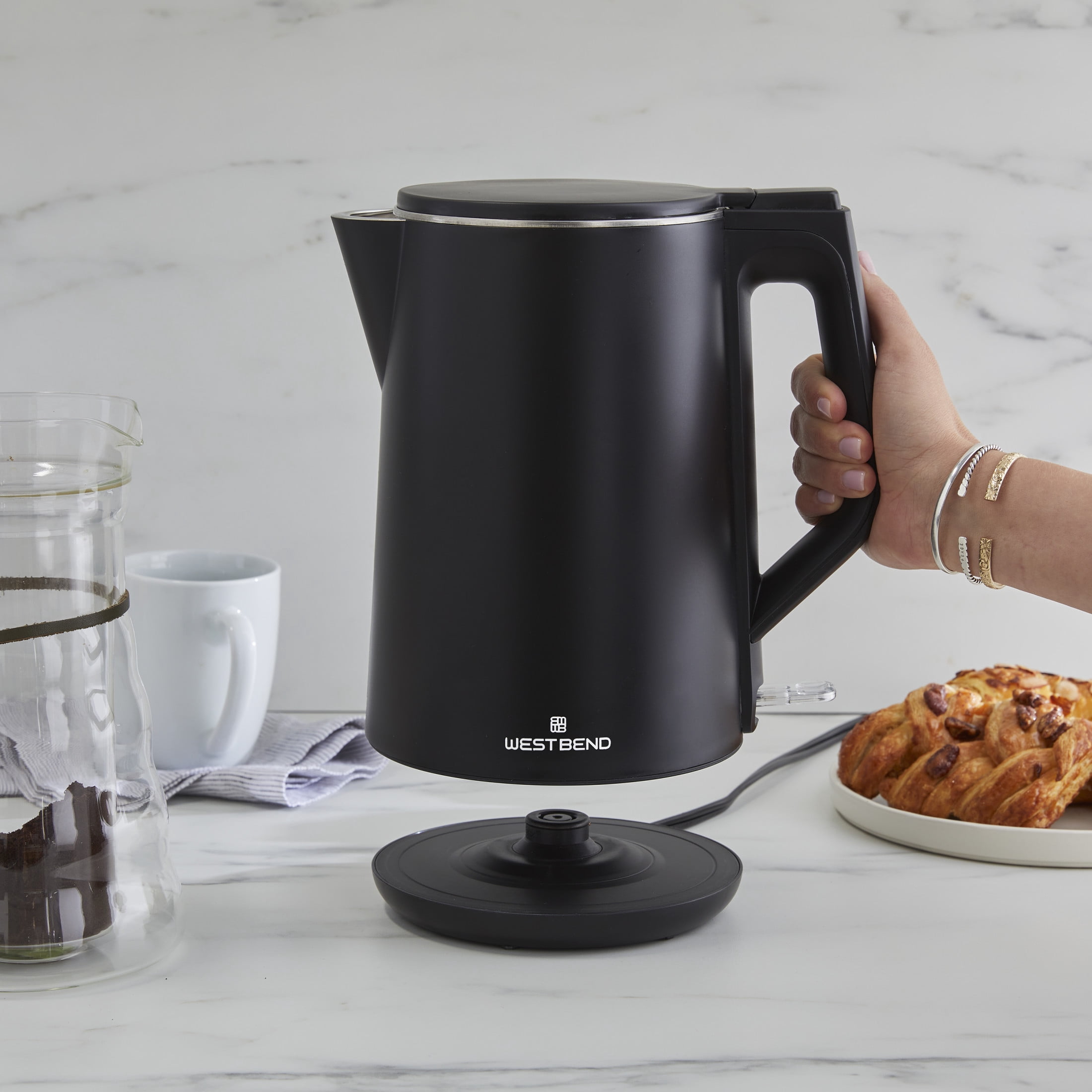 West Bend 1.5 Liter Electric Kettle, in Black (KTWB2LBK13)