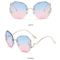thumbnail image 4 of Gafas de sol sin marco Minnieouse de lujo para mujer con incrustaciones de diamantes de imitación UV400 Azul rosado, 4 of 6