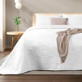 thumbnail image 1 of Colcha Ligera Dreamlab con 2 Fundas de Almohada Capitonado Ultra Suave Hipoalergénico Queen Size 225 x 240 cm Blanco, 1 of 8