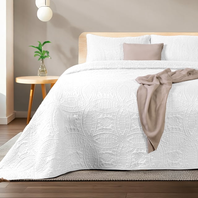 Colcha Ligera Dreamlab con 2 Fundas de Almohada Capitonado Ultra Suave Hipoalergénico Queen Size 225 x 240 cm Blanco