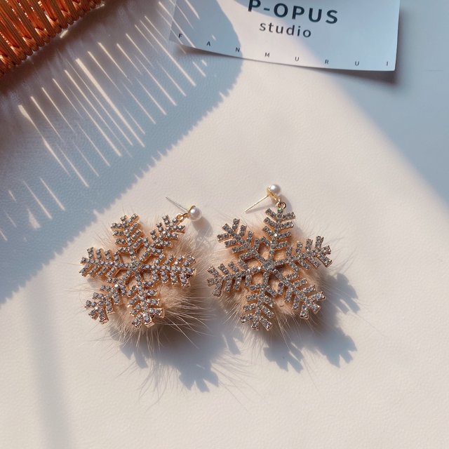 Pendientes con elementos navideños, aretes elegantes adecuados para circón de cara redonda, Perla, copo de nieve exagerado
