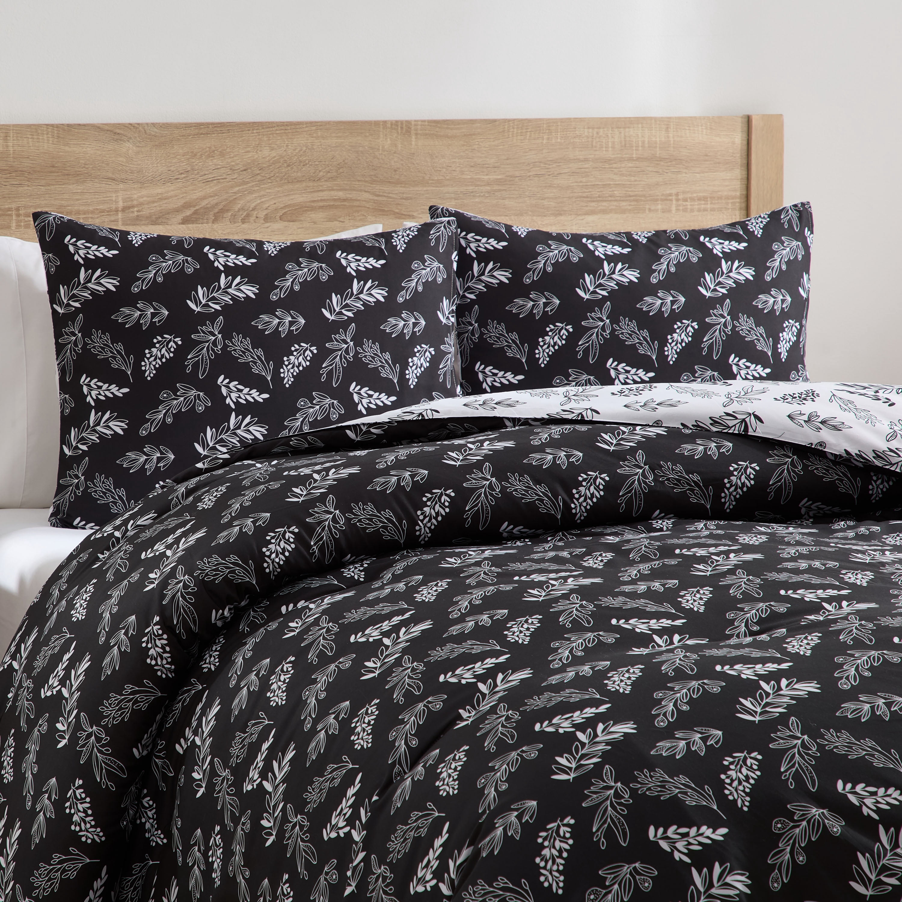 LammaLoe Queen comforter set, 3 Piece Botanical Bed in a Bag, Reversible Bedding Comforter Set with Sheets, Modern Bed Set, Jet Black/Optical White