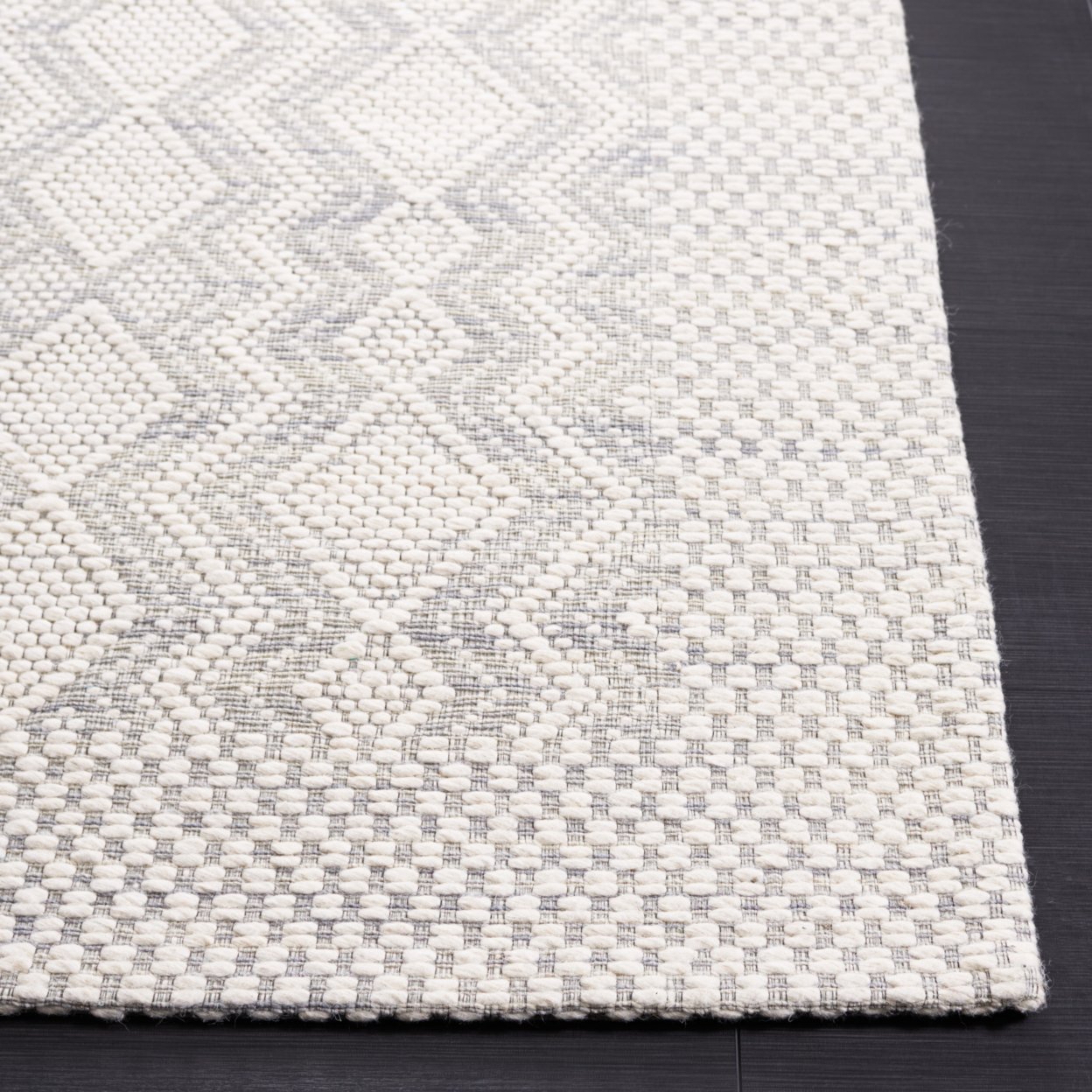 SAFAVIEH Marbella Britton Bordered Area Rug, Ivory/Grey, 8' x 10'