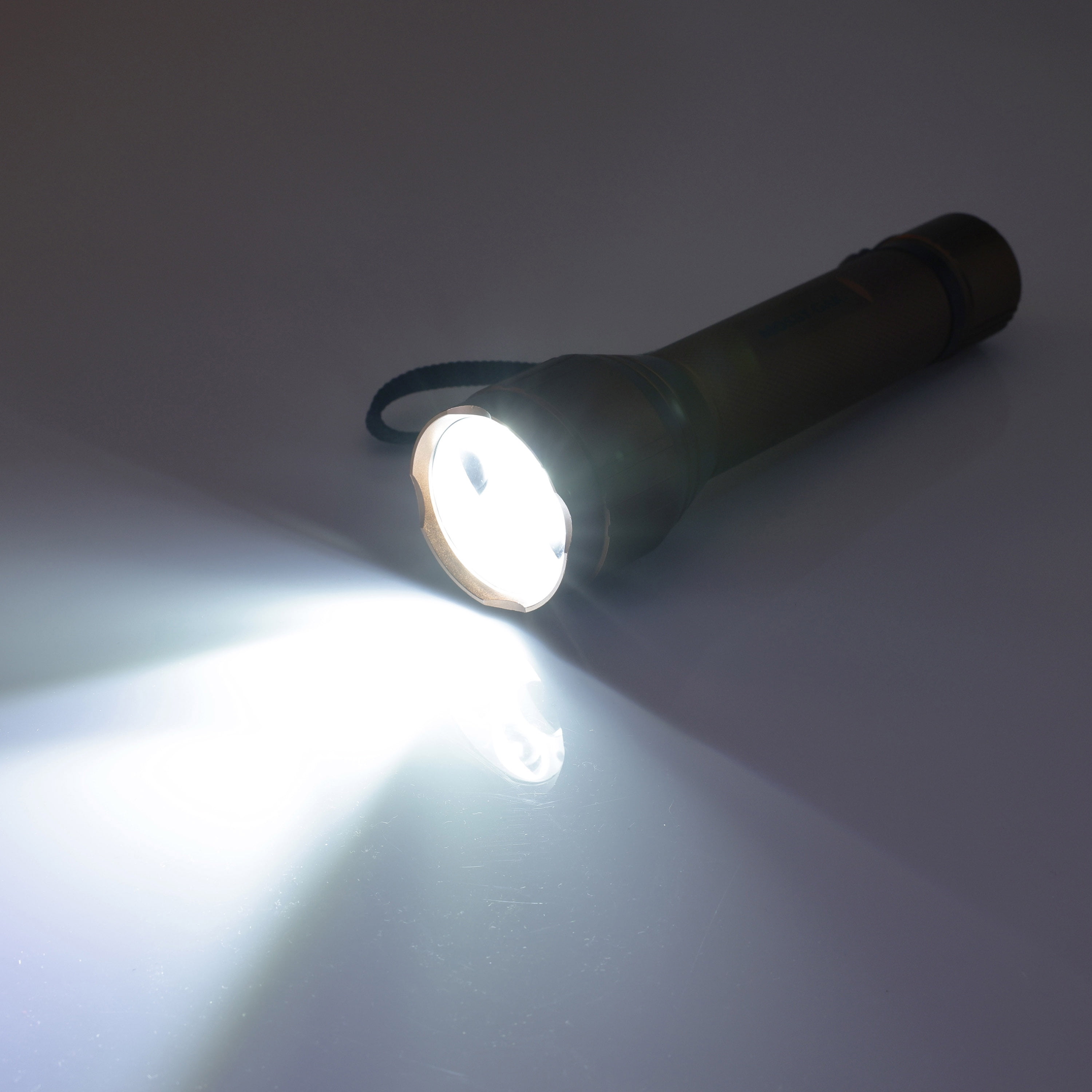 MossyOak Hunting IP67 Waterproof 1000 Lumens Flashlight with Green Light