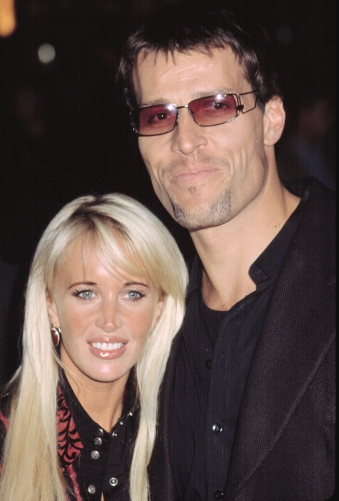 Tony Robbins With His Wife At The Premiere Of Red Dragon 9302002 Nyc By