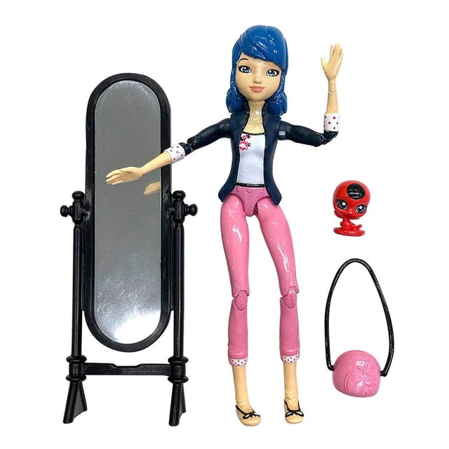 Muñeca Articulada Marinette Bandai Ladybug con 15 puntos de articulación, incluye un arma distintiva y accesorios