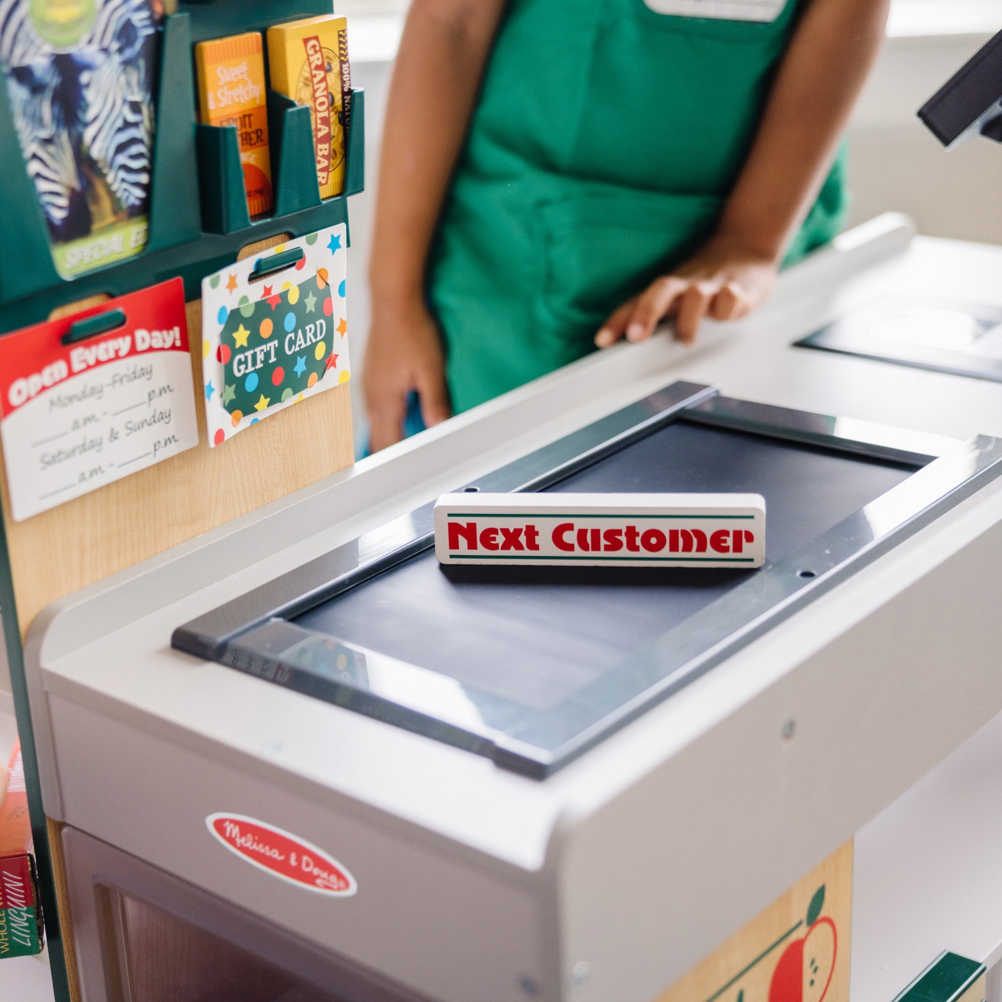 Melissa & Doug Fresh Mart Pretend Grocery Store with Cash Register, Scanner, & Conveyor Belt for Children 3Y+ - FSC Certified