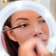 thumbnail image 3 of Espejo De Maquillaje Con Aumento De 8x - Luz Led - Poderosa Ventosa - Rotación 360° - Espejo Iluminado De Baño Para Cosmético Y Afeitar - Marco Blanco, 3 of 8