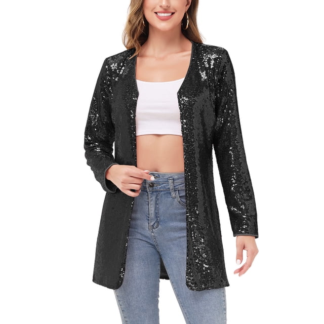Manteau à Paillettes Ouvert pour Femme Blazer Las Vegas Fête Boîte de Nuit Cocktail Veste Manteau Exposé dans une Vue Orientée vers l'Avant. Cette Veste à Paillettes Noire Présente un devant Ouvert avec une Fermeture à Crochet, Manches Longues et un design Scintillant. Stylée avec un crop top Blanc et des jeans Bleus, le Manteau a une Coupe Ajustée, Ample et Est Doublé d'Un Tissu en Maille Doux pour le Confort. Idéal pour les Fêtes, les Événements disco Ou comme Pièce Marquante pour les Contextes Professionnels.