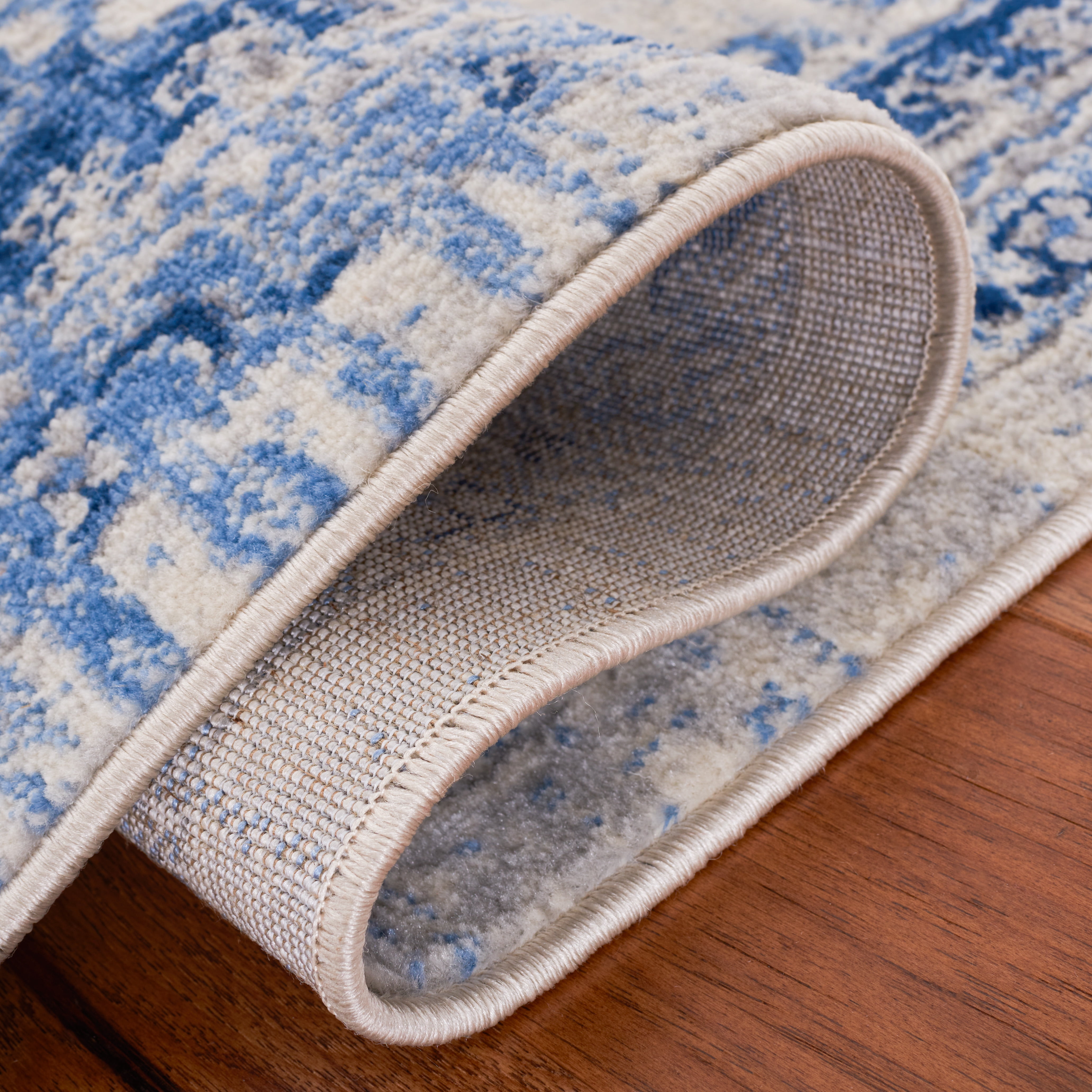 SAFAVIEH Brentwood Clotilda Oriental Area Rug, Blue/Ivory, 6'7" x 6'7" Square