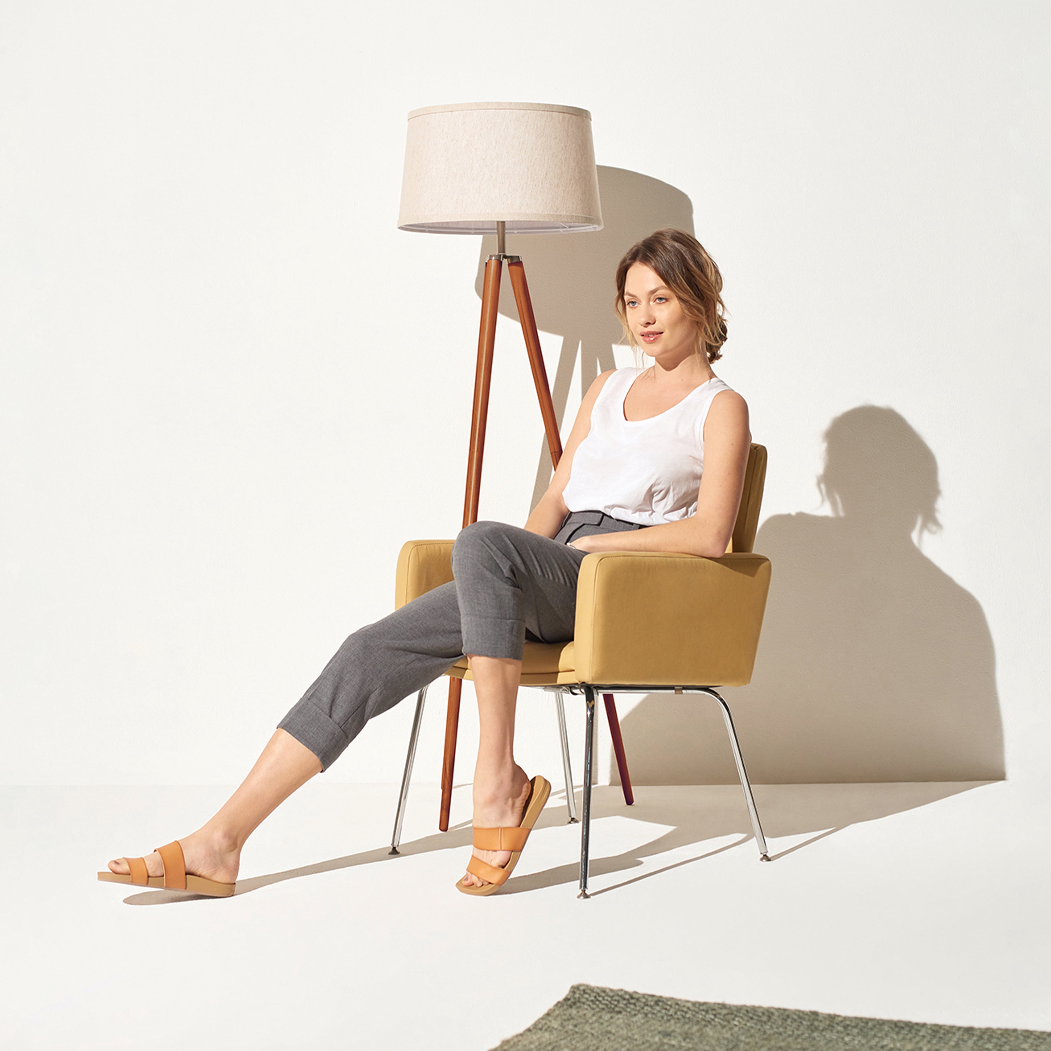 Brightech Emma 61 in. Walnut Brown Mid-Century Modern 1-Light LED Energy Efficient Floor Lamp with Beige Fabric Drum Shade