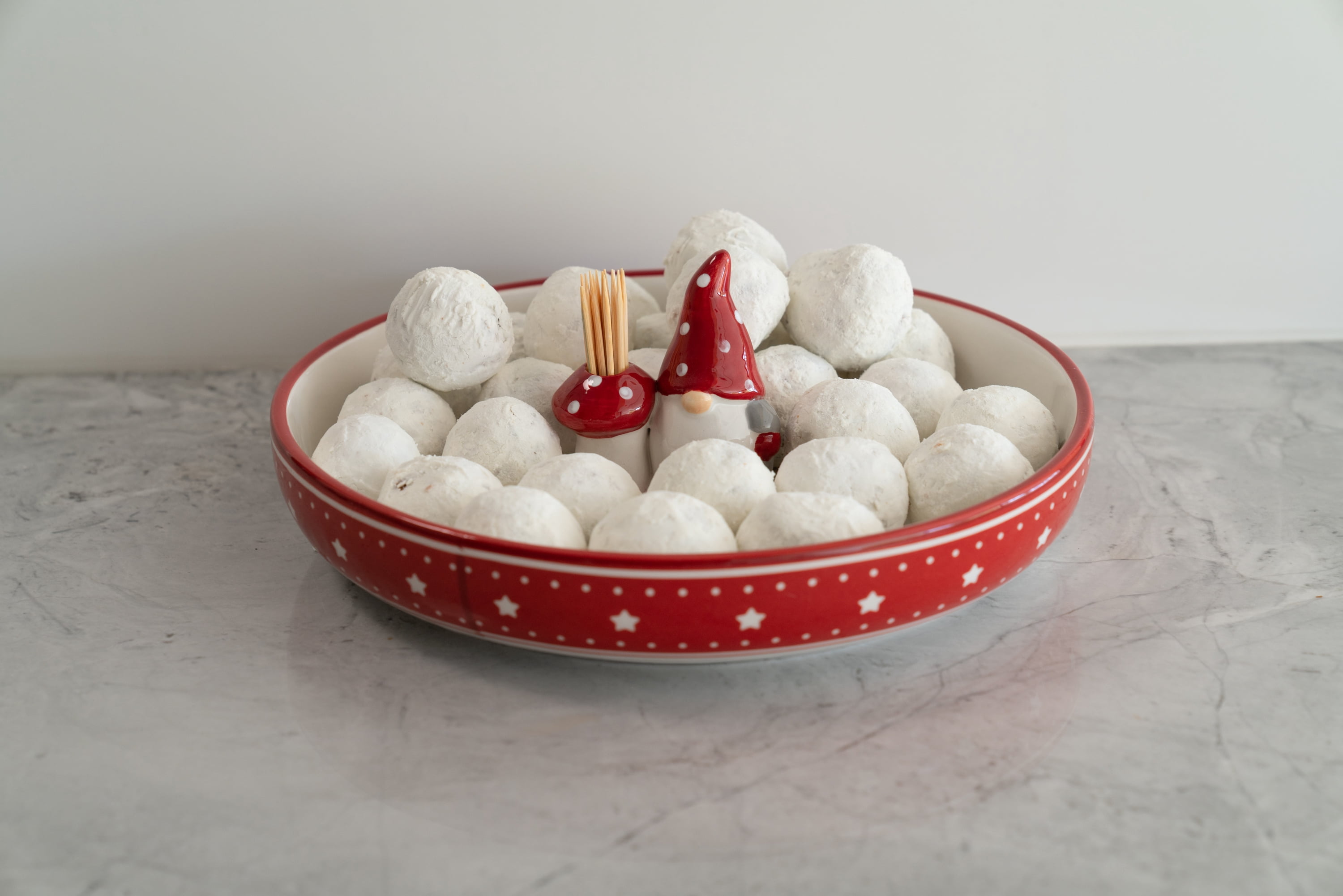 10 Strawberry Street Tidbit Serve Platter with Gnome Toothpick Holder